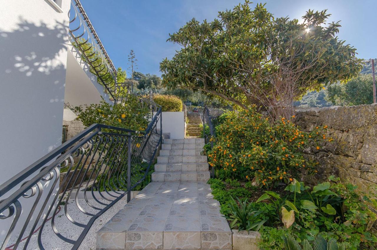 Apartments Ivanka วิส ภายนอก รูปภาพ
