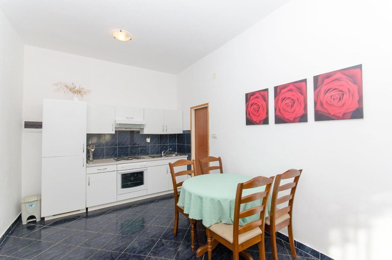 Apartments Ivanka วิส ภายนอก รูปภาพ